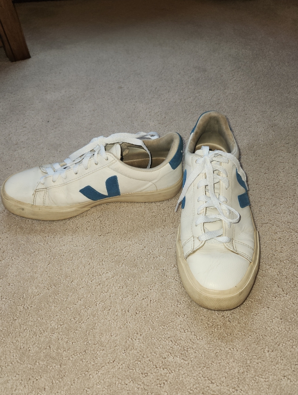 Women's VEJA Urca Sneakers with Blue Logo
